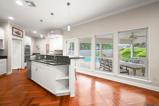 2109 Fairway Dr, Baton Rouge, LA 70809