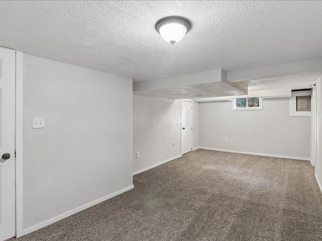 3216 SW 13th Street, Des Moines, IA 50315