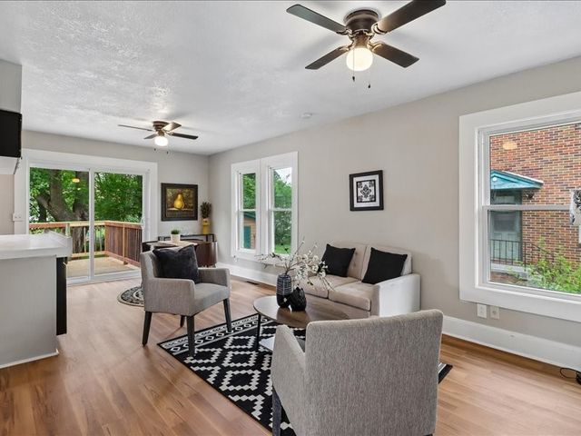 3216 SW 13th Street, Des Moines, IA 50315