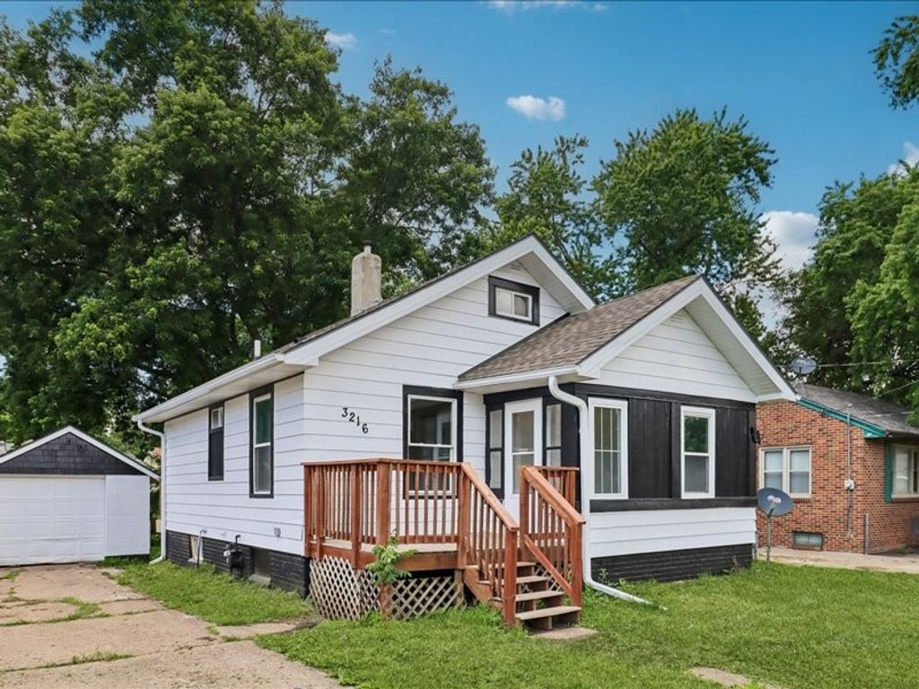 3216 SW 13th Street, Des Moines, IA 50315