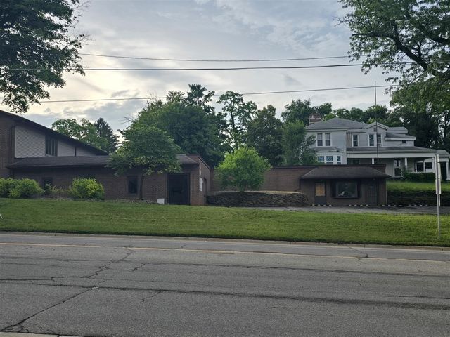 216 W Chicago Street, Jonesville, MI 49250