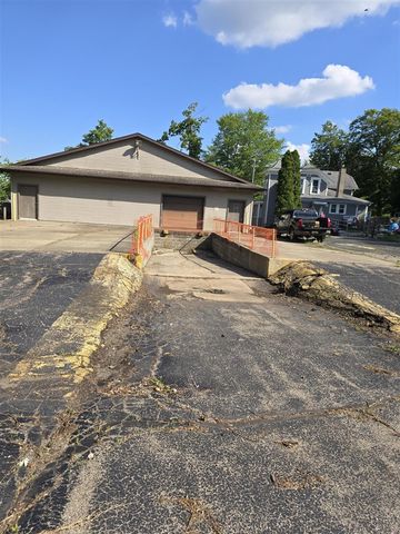 216 W Chicago Street, Jonesville, MI 49250