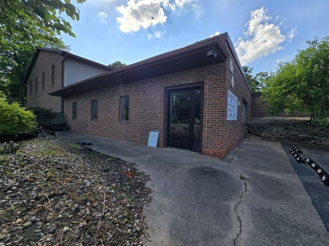 216 W Chicago Street, Jonesville, MI 49250