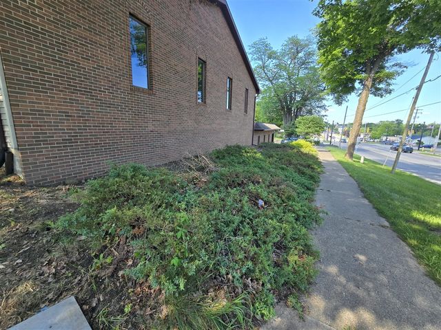 216 W Chicago Street, Jonesville, MI 49250