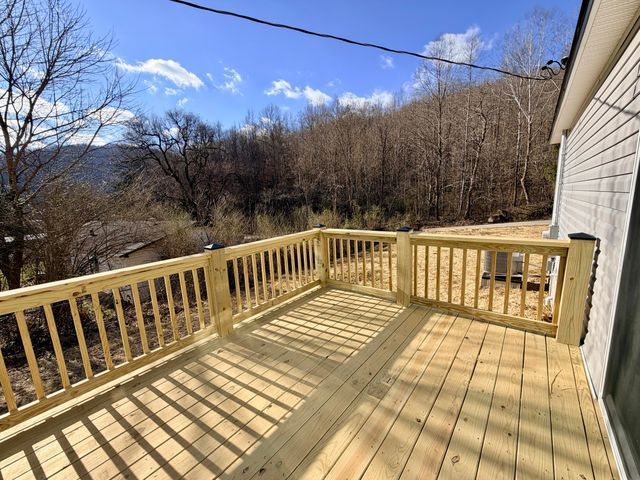 1776 Little Wolf Creek Road, Williamsburg, KY 40769