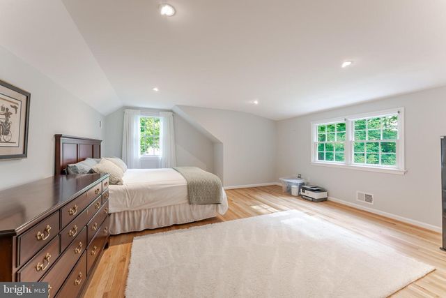 8130 SAXONY DR, Annandale, VA 22003