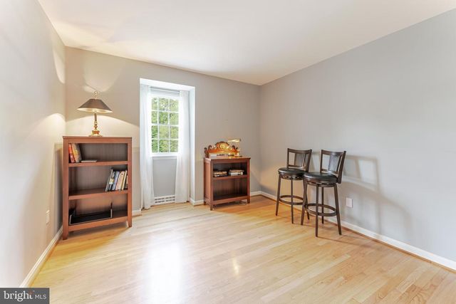 8130 SAXONY DR, Annandale, VA 22003