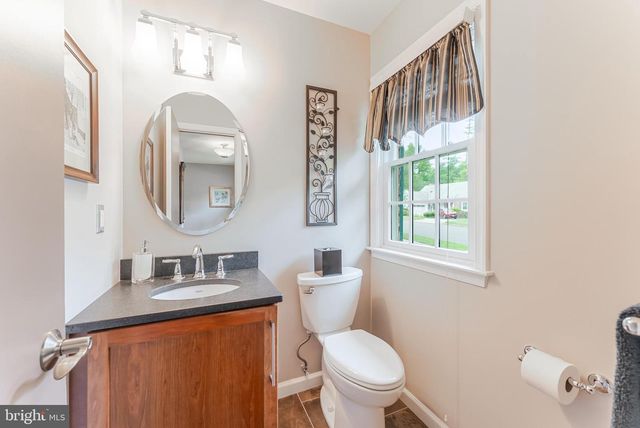 8130 SAXONY DR, Annandale, VA 22003