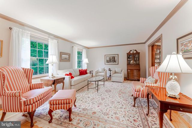 8130 SAXONY DR, Annandale, VA 22003