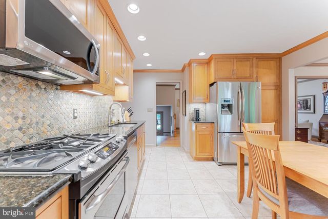 8130 SAXONY DR, Annandale, VA 22003