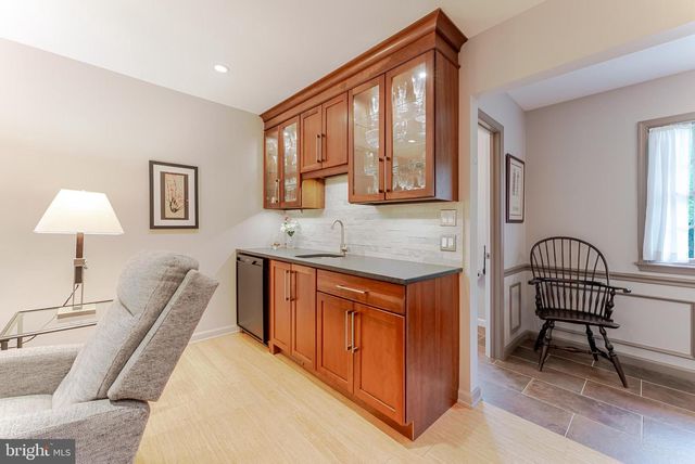 8130 SAXONY DR, Annandale, VA 22003
