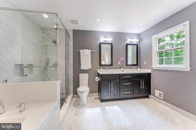 8130 SAXONY DR, Annandale, VA 22003