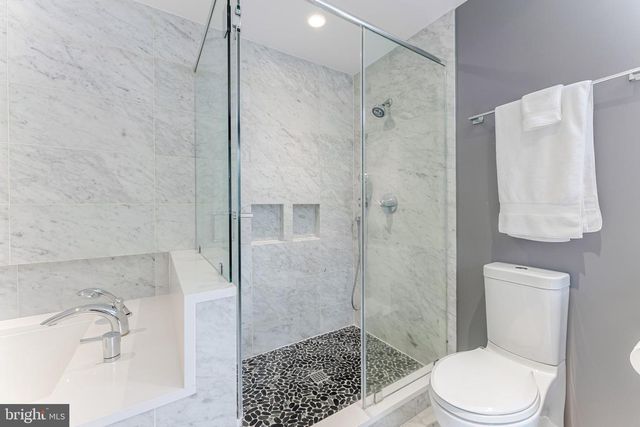 8130 SAXONY DR, Annandale, VA 22003