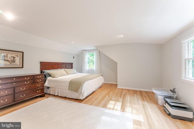 8130 SAXONY DR, Annandale, VA 22003