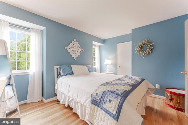 8130 SAXONY DR, Annandale, VA 22003