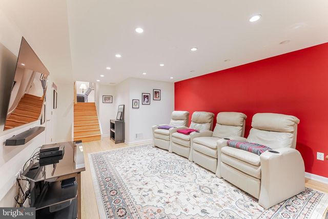 8130 SAXONY DR, Annandale, VA 22003