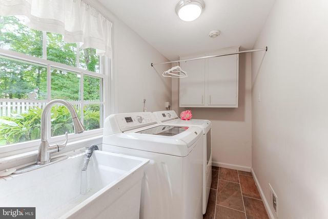 8130 SAXONY DR, Annandale, VA 22003