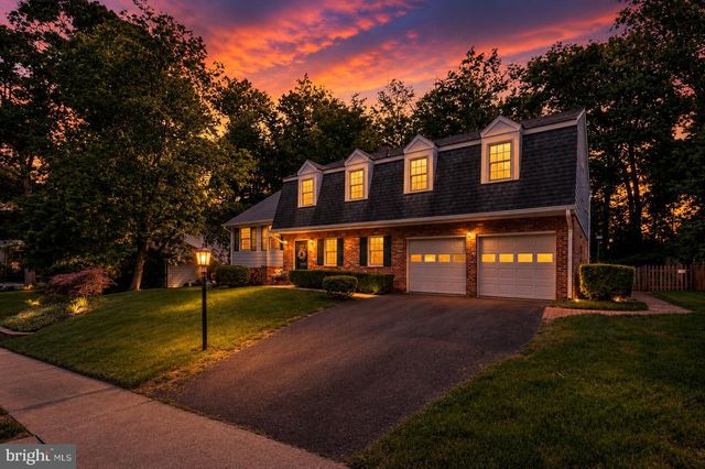 8130 SAXONY DR, Annandale, VA 22003