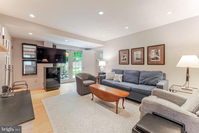 8130 SAXONY DR, Annandale, VA 22003