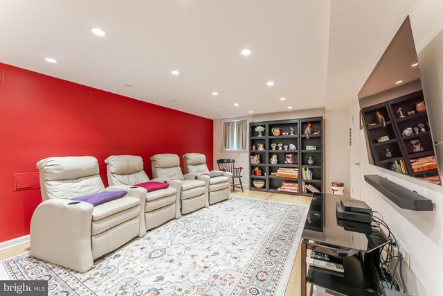8130 SAXONY DR, Annandale, VA 22003