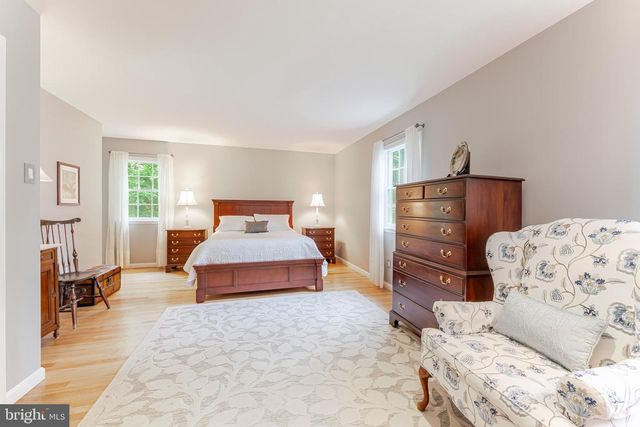 8130 SAXONY DR, Annandale, VA 22003