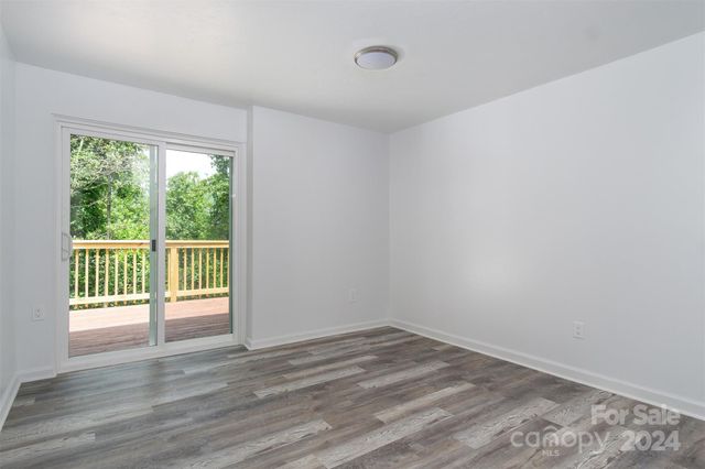 468 Deer Park Lake Road, Spruce Pine, NC 28777