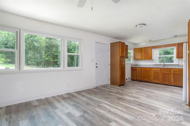468 Deer Park Lake Road, Spruce Pine, NC 28777