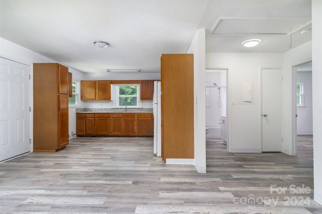 468 Deer Park Lake Road, Spruce Pine, NC 28777