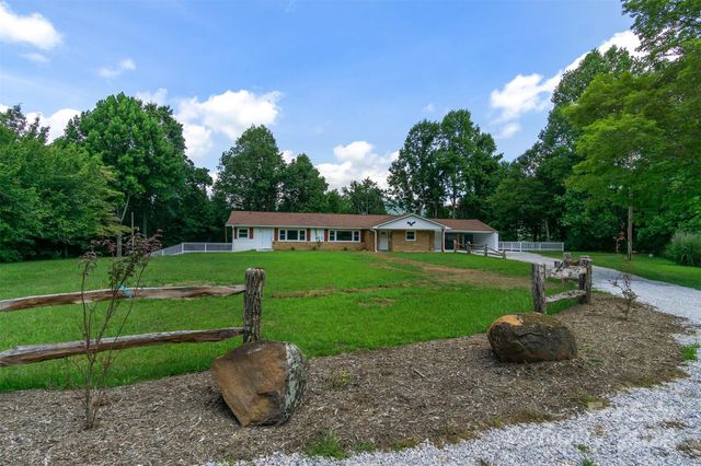 468 Deer Park Lake Road, Spruce Pine, NC 28777