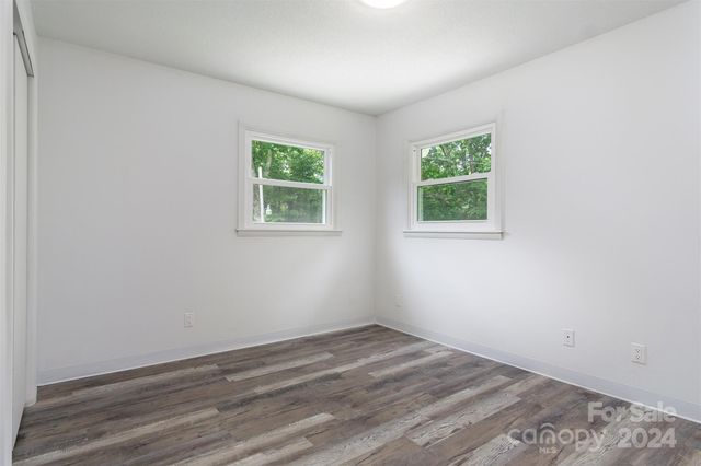468 Deer Park Lake Road, Spruce Pine, NC 28777