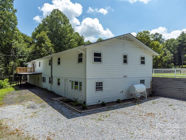 468 Deer Park Lake Road, Spruce Pine, NC 28777