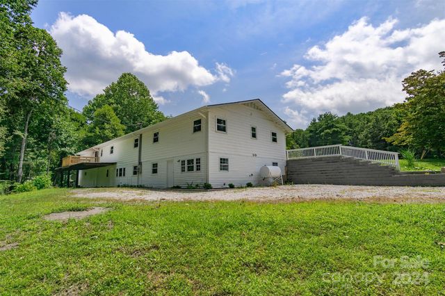 468 Deer Park Lake Road, Spruce Pine, NC 28777