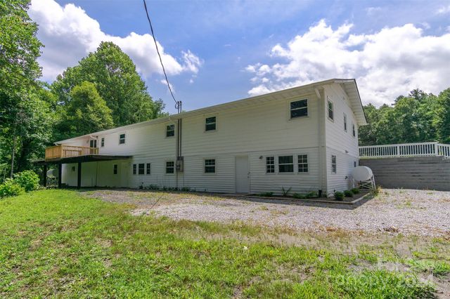 468 Deer Park Lake Road, Spruce Pine, NC 28777
