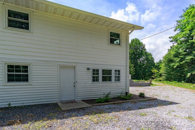 468 Deer Park Lake Road, Spruce Pine, NC 28777