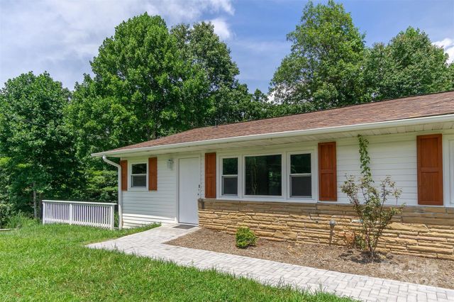 468 Deer Park Lake Road, Spruce Pine, NC 28777