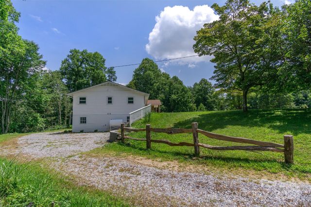 468 Deer Park Lake Road, Spruce Pine, NC 28777