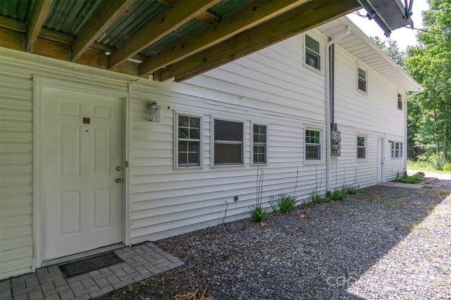 468 Deer Park Lake Road, Spruce Pine, NC 28777