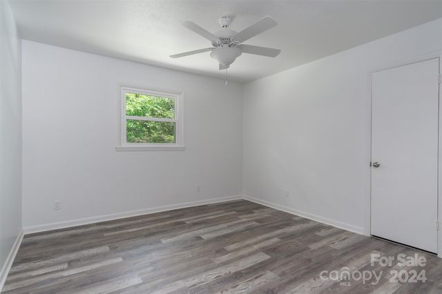 468 Deer Park Lake Road, Spruce Pine, NC 28777