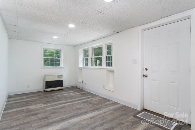 468 Deer Park Lake Road, Spruce Pine, NC 28777