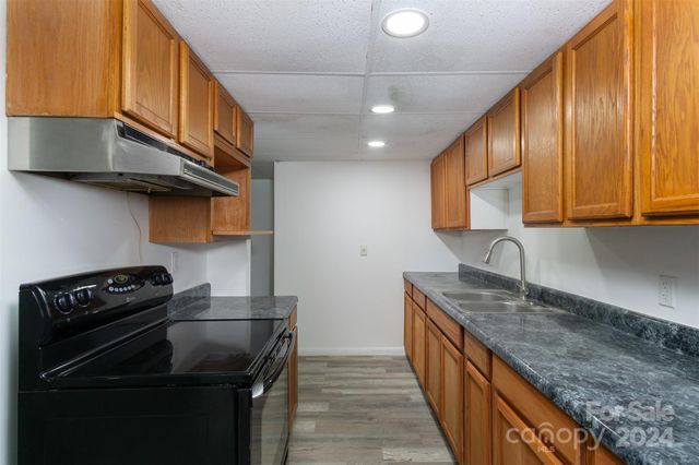 468 Deer Park Lake Road, Spruce Pine, NC 28777