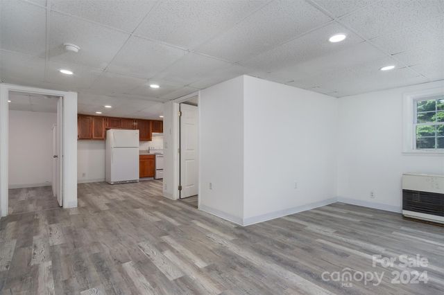 468 Deer Park Lake Road, Spruce Pine, NC 28777