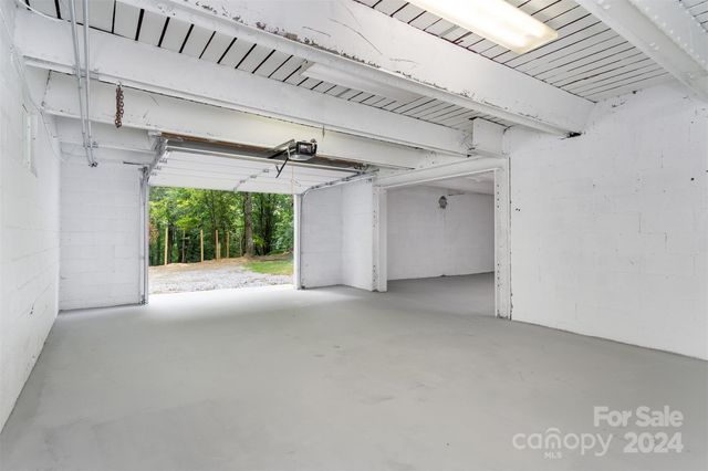 468 Deer Park Lake Road, Spruce Pine, NC 28777