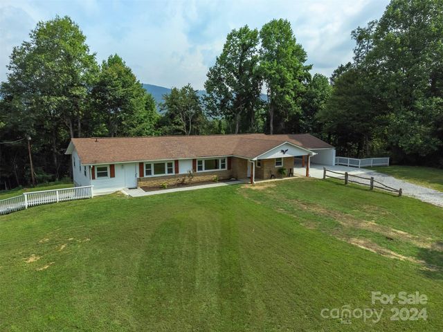 468 Deer Park Lake Road, Spruce Pine, NC 28777