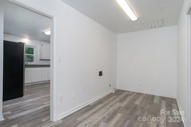 468 Deer Park Lake Road, Spruce Pine, NC 28777
