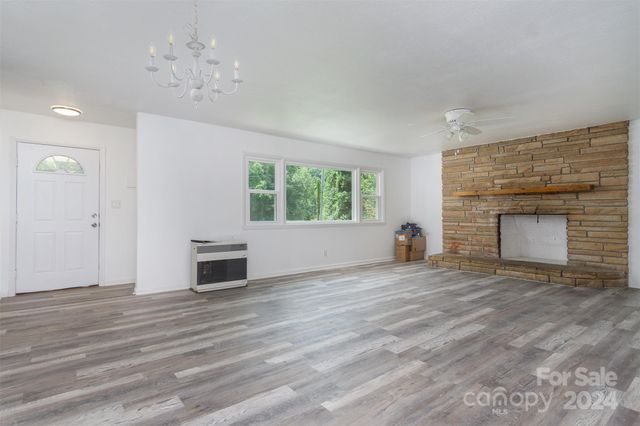 468 Deer Park Lake Road, Spruce Pine, NC 28777