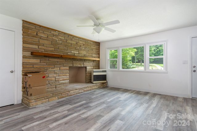 468 Deer Park Lake Road, Spruce Pine, NC 28777