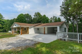468 Deer Park Lake Road, Spruce Pine, NC 28777