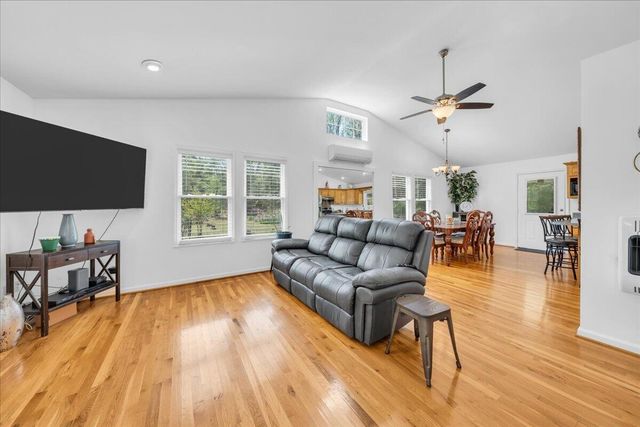 733 Gizzard Creek Road, Sequatchie, TN 37374