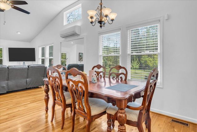 733 Gizzard Creek Road, Sequatchie, TN 37374