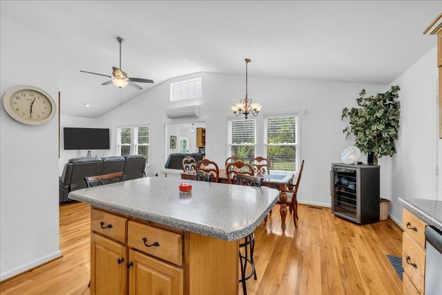 733 Gizzard Creek Road, Sequatchie, TN 37374